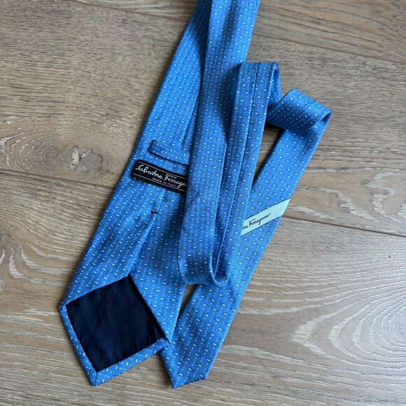 Salvatore Ferragamo Genuine Blue Fish Fishing Luxury Mens 100% Silk Tie Necktie - Picture 7 of 15
